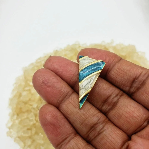 70s Triangle Earrings / Rich Lacquer Color / Pierced - Picture 3 of 4